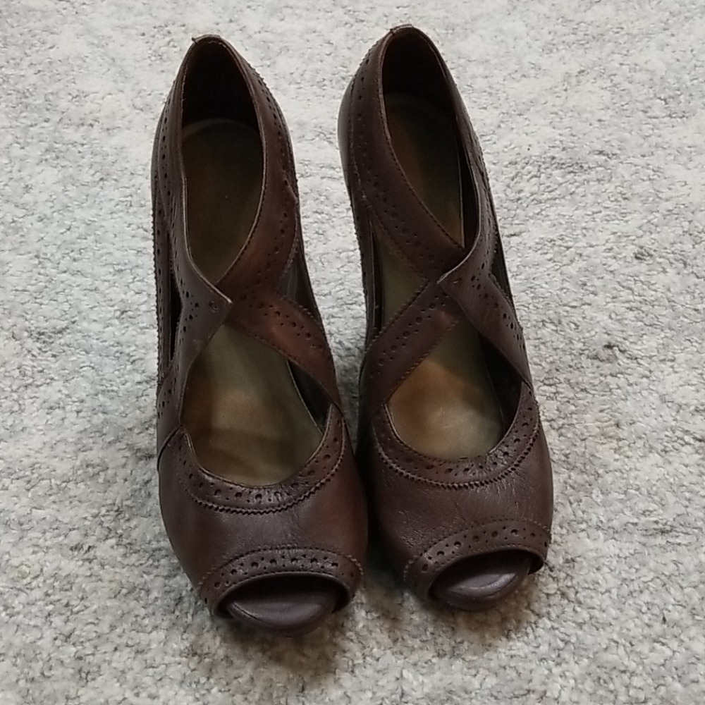 Gianni Bini leather cutout peep toe pumps
